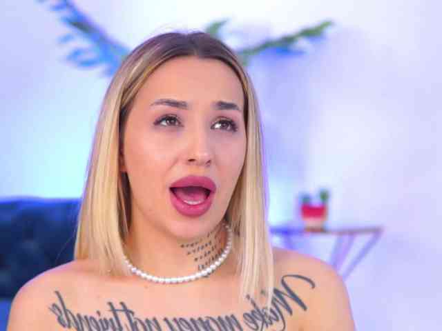 InkedBlondeLust webcam