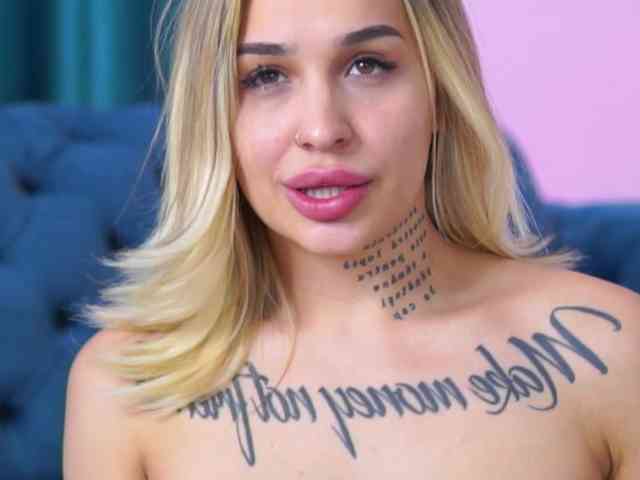InkedBlondeLust webcam