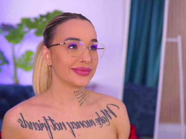 InkedBlondeLust webcam