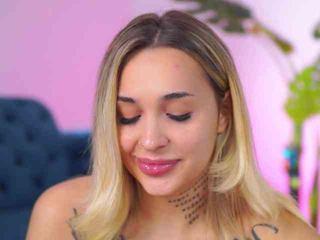 InkedBlondeLust webcam