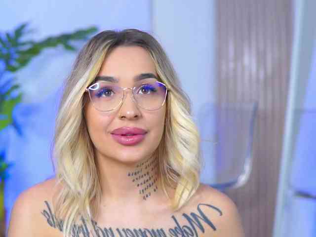 InkedBlondeLust webcam