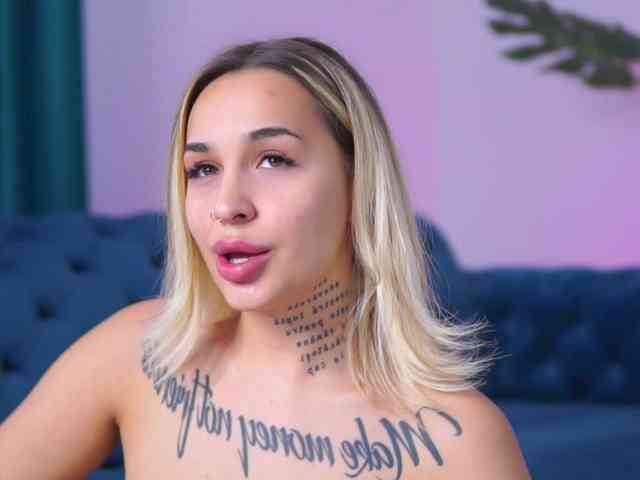 InkedBlondeLust webcam