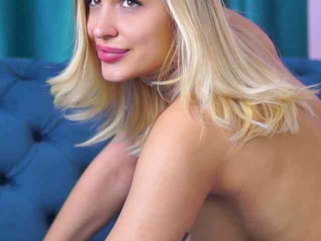 InkedBlondeLust webcam