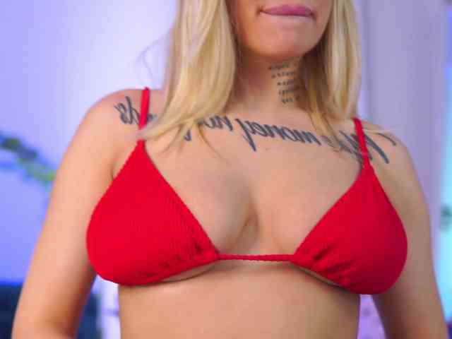 InkedBlondeLust webcam