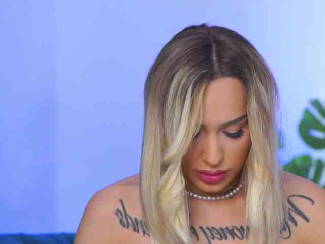 InkedBlondeLust webcam