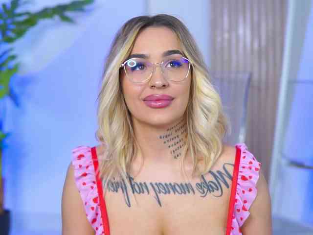 InkedBlondeLust webcam