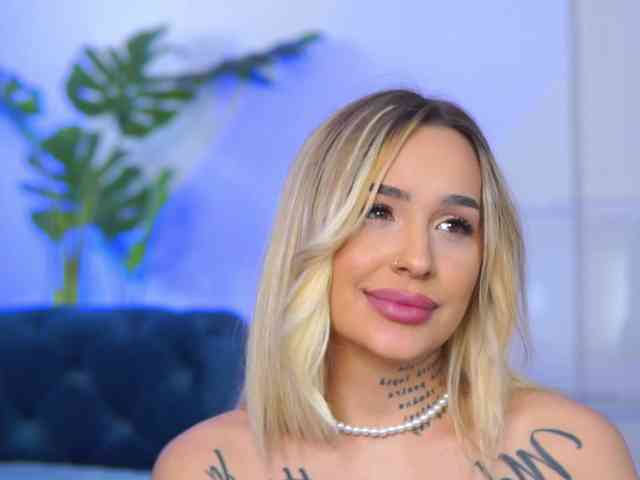 InkedBlondeLust webcam