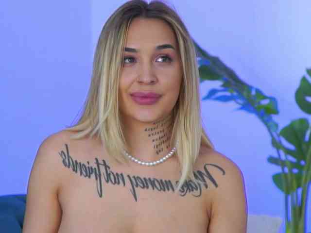 InkedBlondeLust webcam