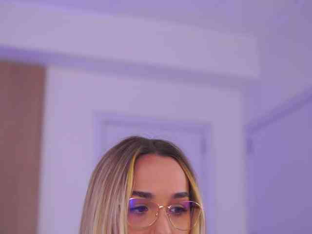 InkedBlondeLust webcam