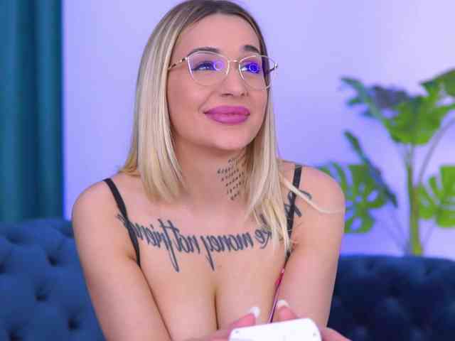 InkedBlondeLust webcam