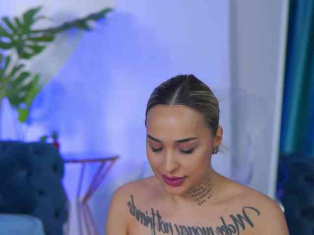 InkedBlondeLust webcam