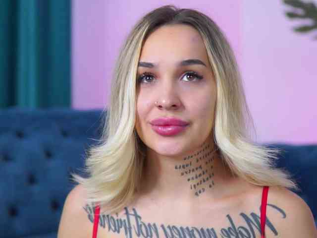 InkedBlondeLust webcam