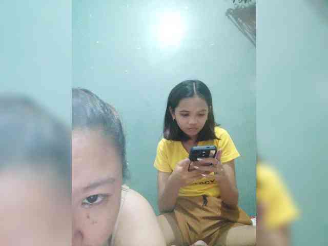 YourasianGirl webcam