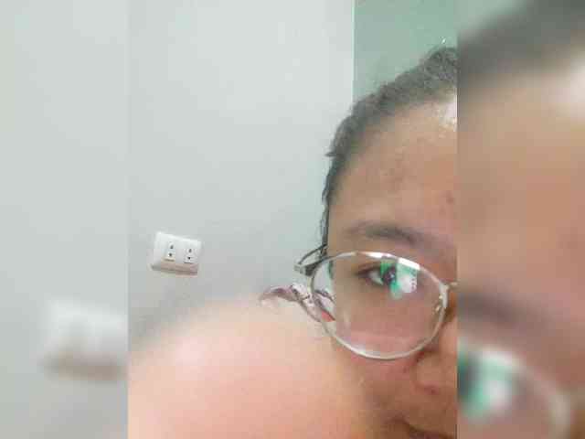 YourasianGirl webcam