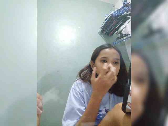 YourasianGirl webcam