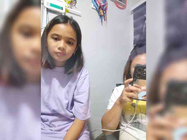 YourasianGirl webcam