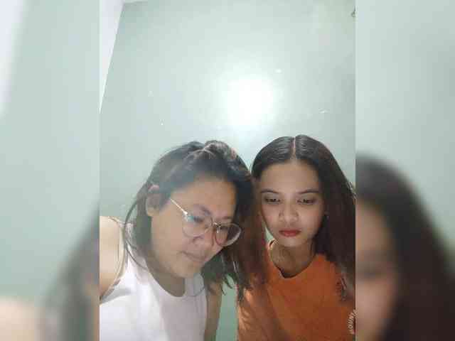 YourasianGirl webcam