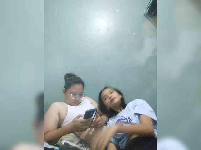 YourasianGirl webcam