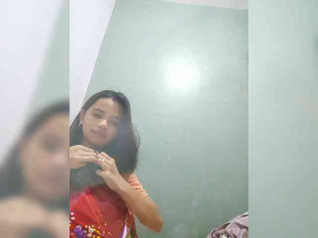 YourasianGirl webcam