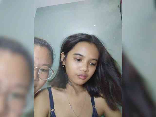 YourasianGirl webcam