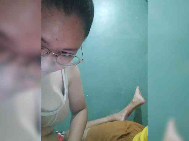 YourasianGirl webcam