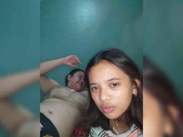 YourasianGirl webcam