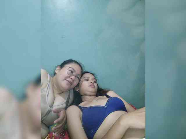 YourasianGirl webcam