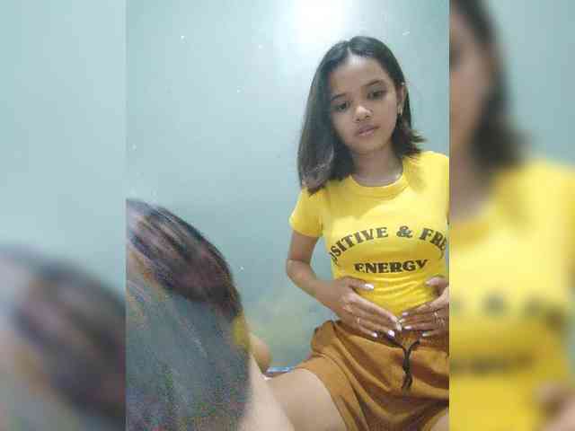 YourasianGirl webcam