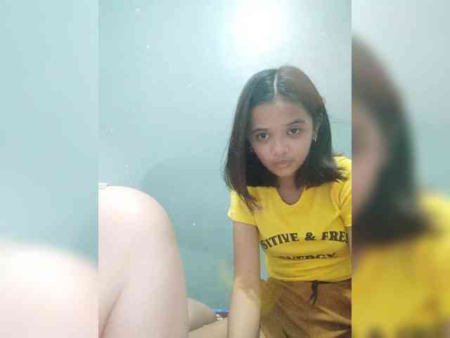 YourasianGirl webcam