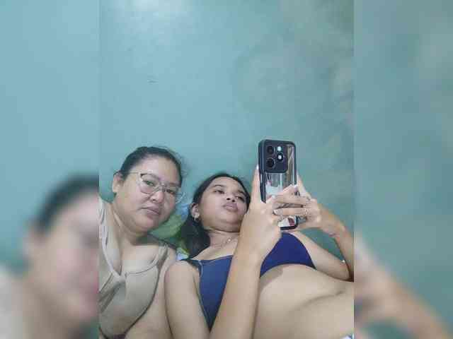 YourasianGirl webcam
