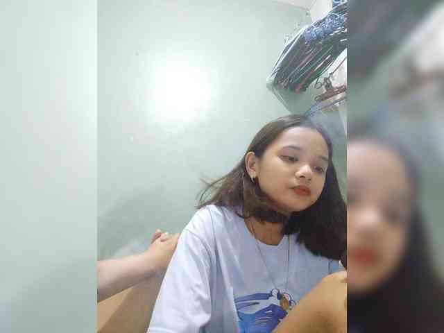 YourasianGirl webcam