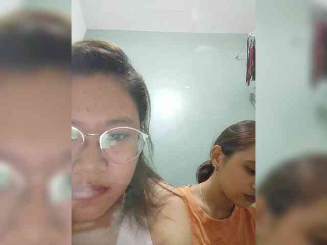 YourasianGirl webcam