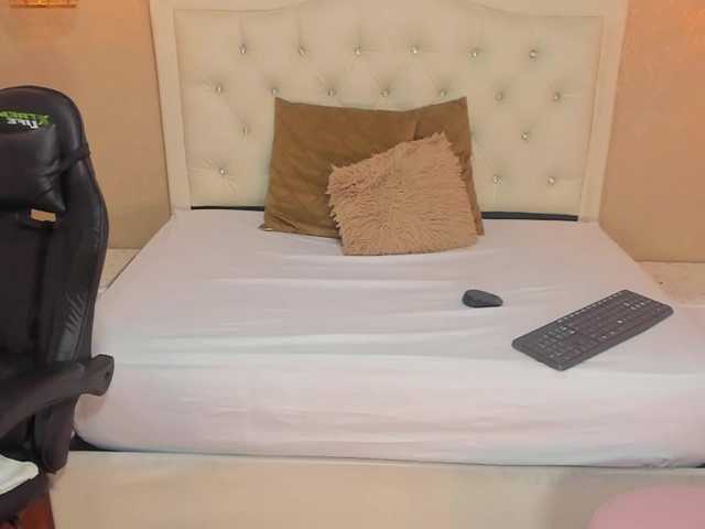 Hadley-'s BongaCams show and profile