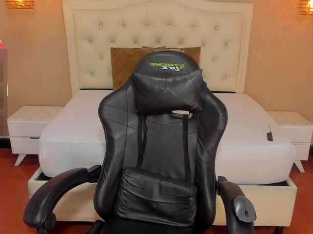 Hadley-'s BongaCams show and profile