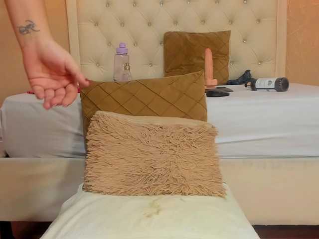 Hadley-'s BongaCams show and profile