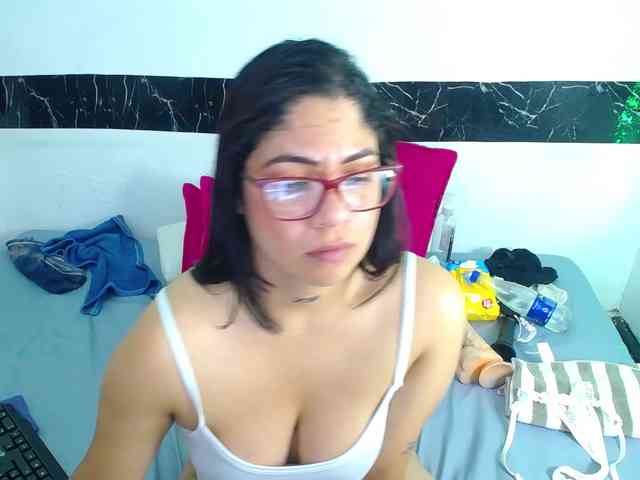 horny-cougar webcam