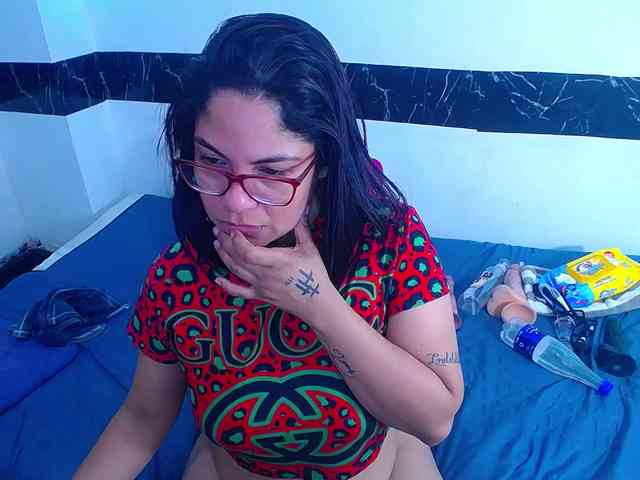 horny-cougar webcam