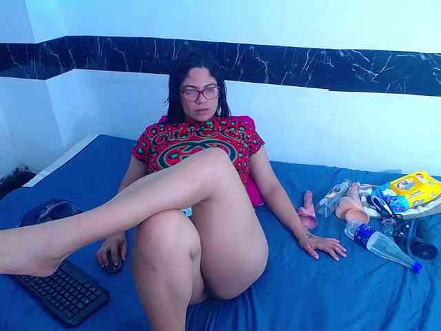 horny-cougar webcam
