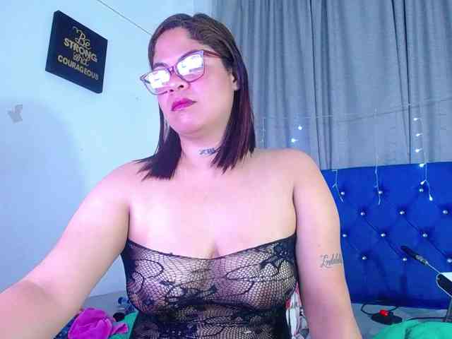 horny-cougar Live Webcam on BongaCams