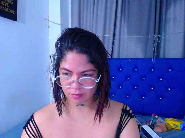 horny-cougar webcam