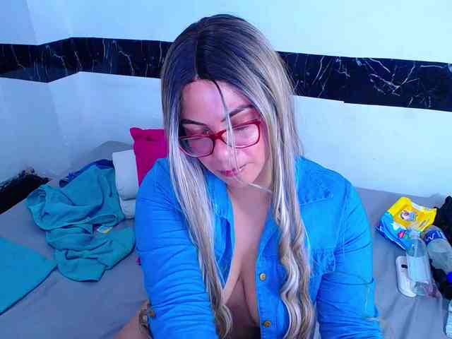 horny-cougar webcam