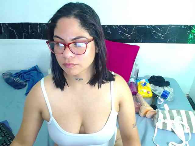 horny-cougar webcam