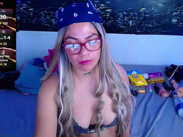 horny-cougar webcam