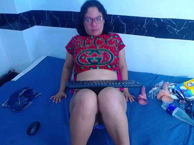 horny-cougar webcam