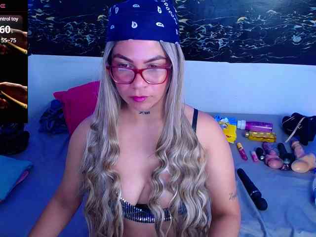 horny-cougar webcam