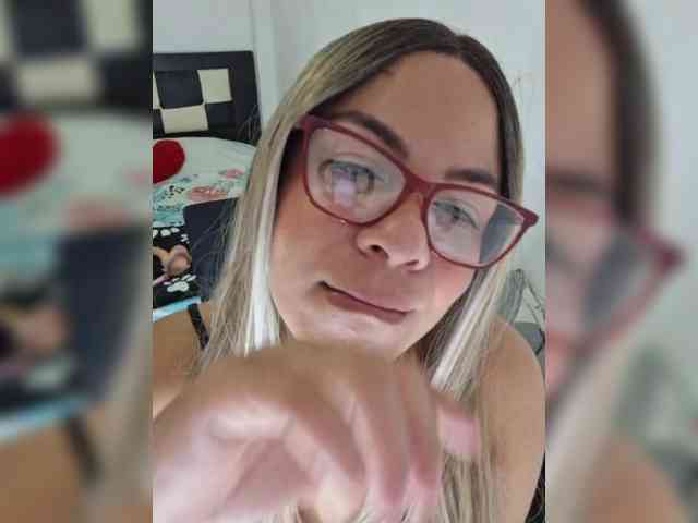 horny-cougar webcam