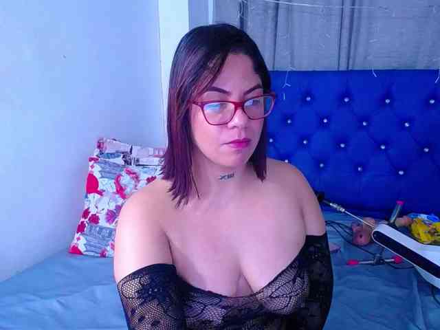 horny-cougar webcam
