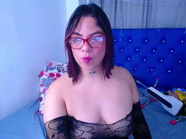 horny-cougar webcam