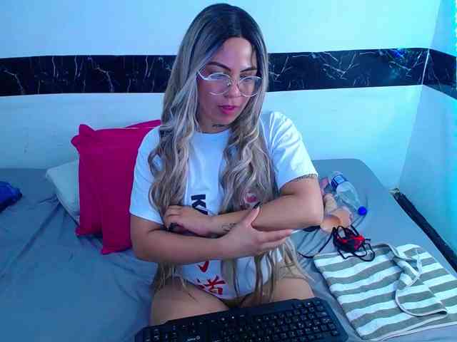 horny-cougar webcam
