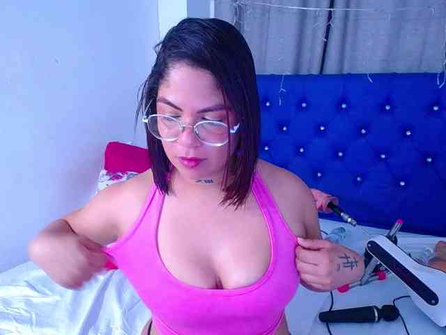 horny-cougar webcam